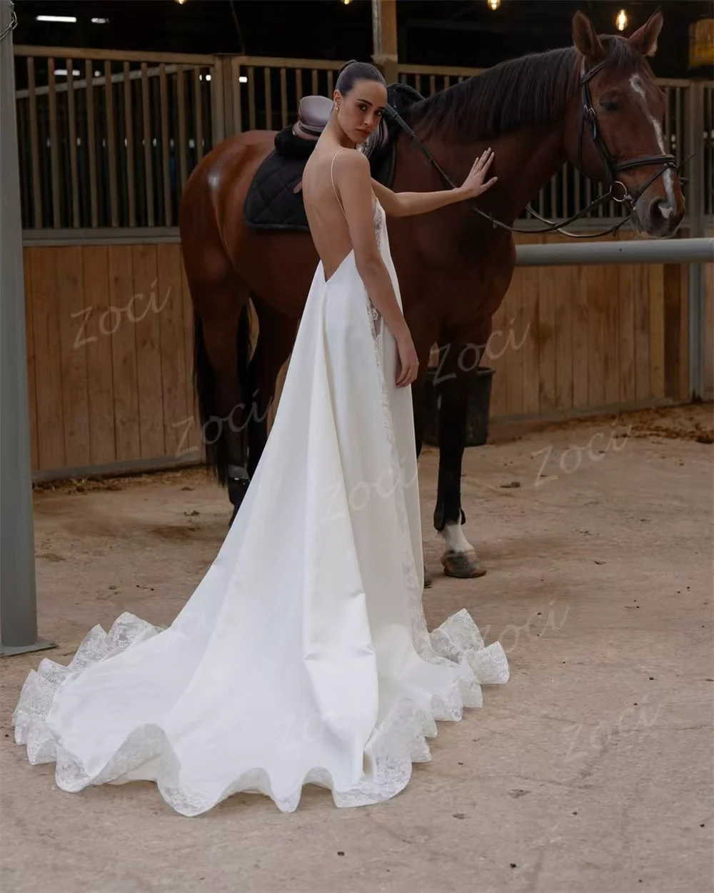 Suknie ślubne w stylu boho na plażę, seksowne, szyte na miarę, na ramiączkach spaghetti, z koronkowymi aplikacjami, suknie ślubne w kształcie litery A, gorsetowe.