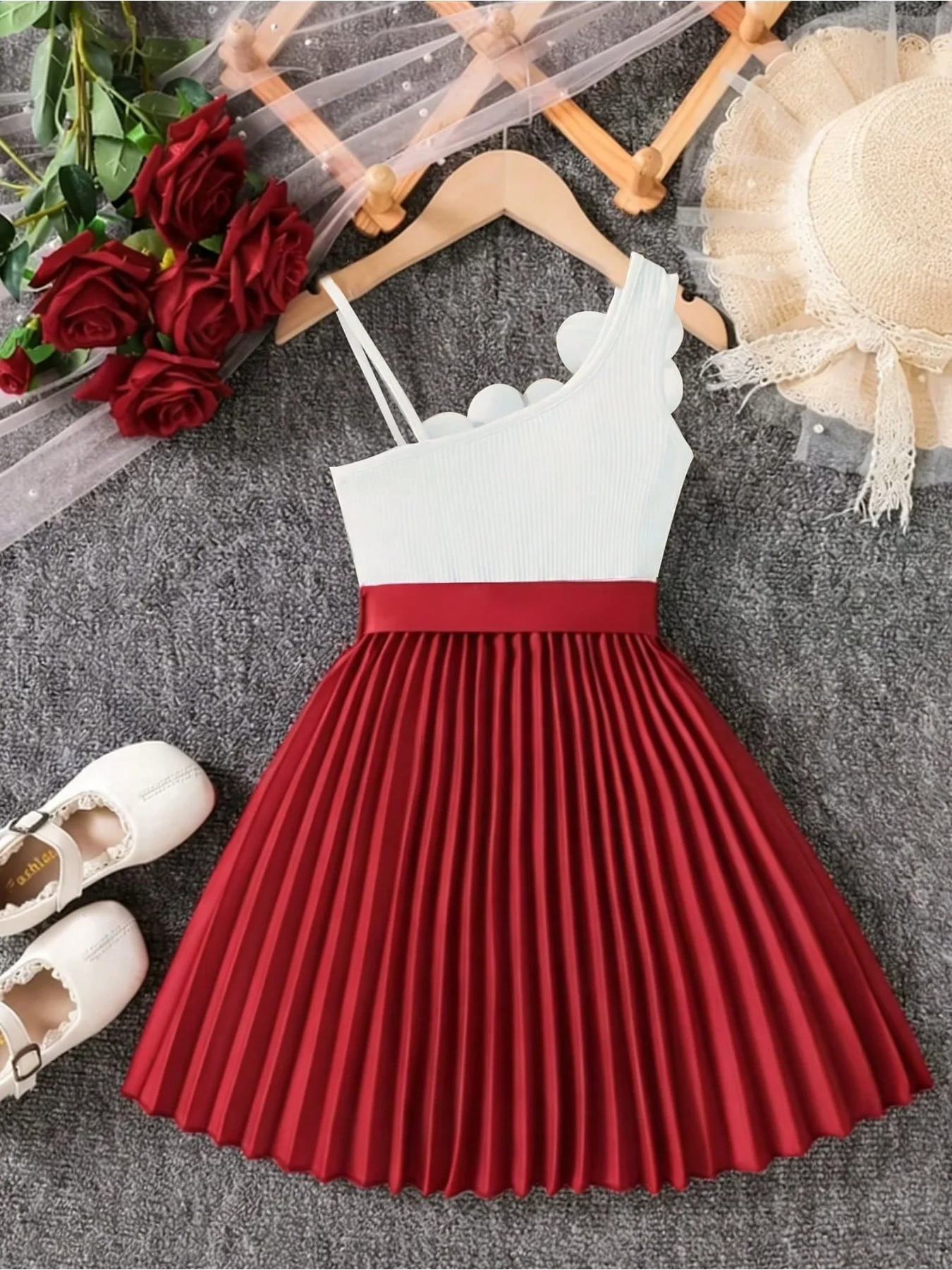 Elegantes Mädchen-Colorblock-Plisseerock Ärmelloses Trägerkleid Niedliches Einfarbiges Blumenmuster Mittellanges A-Linien-Kleid für Kinder – Detail 4