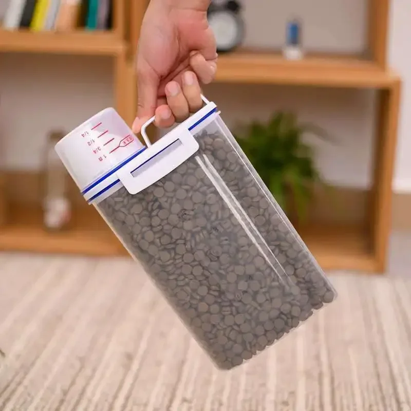 1 Stück Luftdichter Tierfutter-Aufbewahrungsbehälter, 1,5kg/2kg Plastik-Vorratsdose mit Messbecher für Hunde- und Katzen-Trockenfutter – Detail 2
