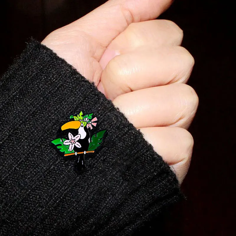 Tropical Floral Toucan Enamel Pins Cute Jungle Bird Lapel Badges Soft Enamel Brooch for Denim Jackets Nature Aesthetic Accessory