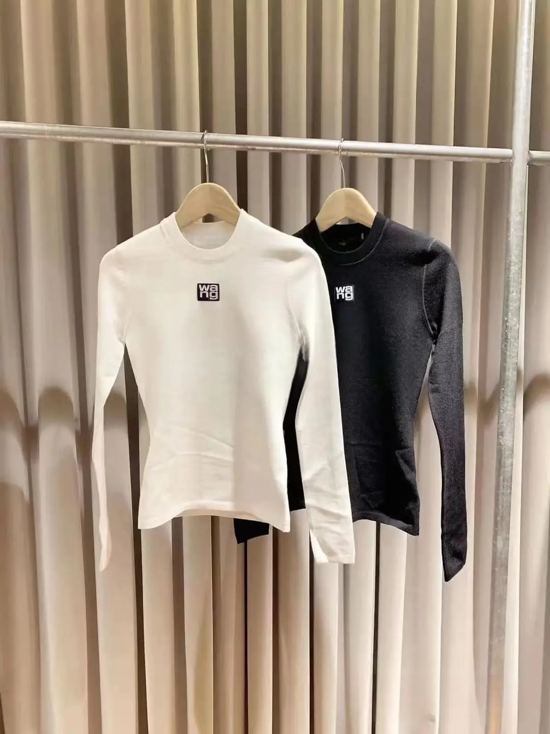 เสื้อถักไหมพรมทรงกลม แขนยาว ลายตัวอักษร สำหรับผู้หญิง ฤดูใบไม้ผลิ 2025 ทรงพอดีตัว ใส่สบาย ผลิตจากไนลอน เหมาะสำหรับใส่ไปทำงาน