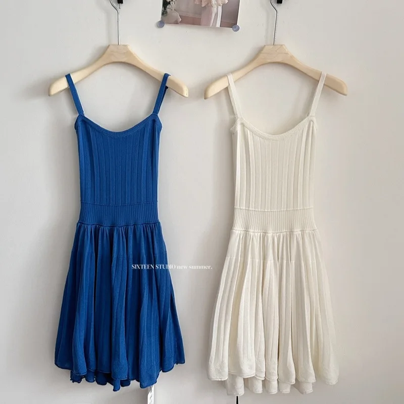 Mini abito estivo in maglia stile bambola con scollo rotondo e maniche corte