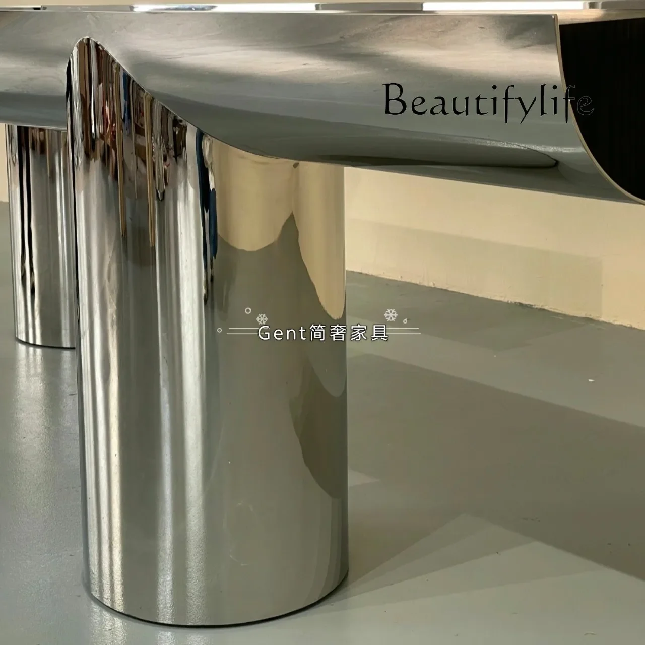 Italian-style stainless steel entrance table against the wall, living room light luxury strip case entrance villa end view table