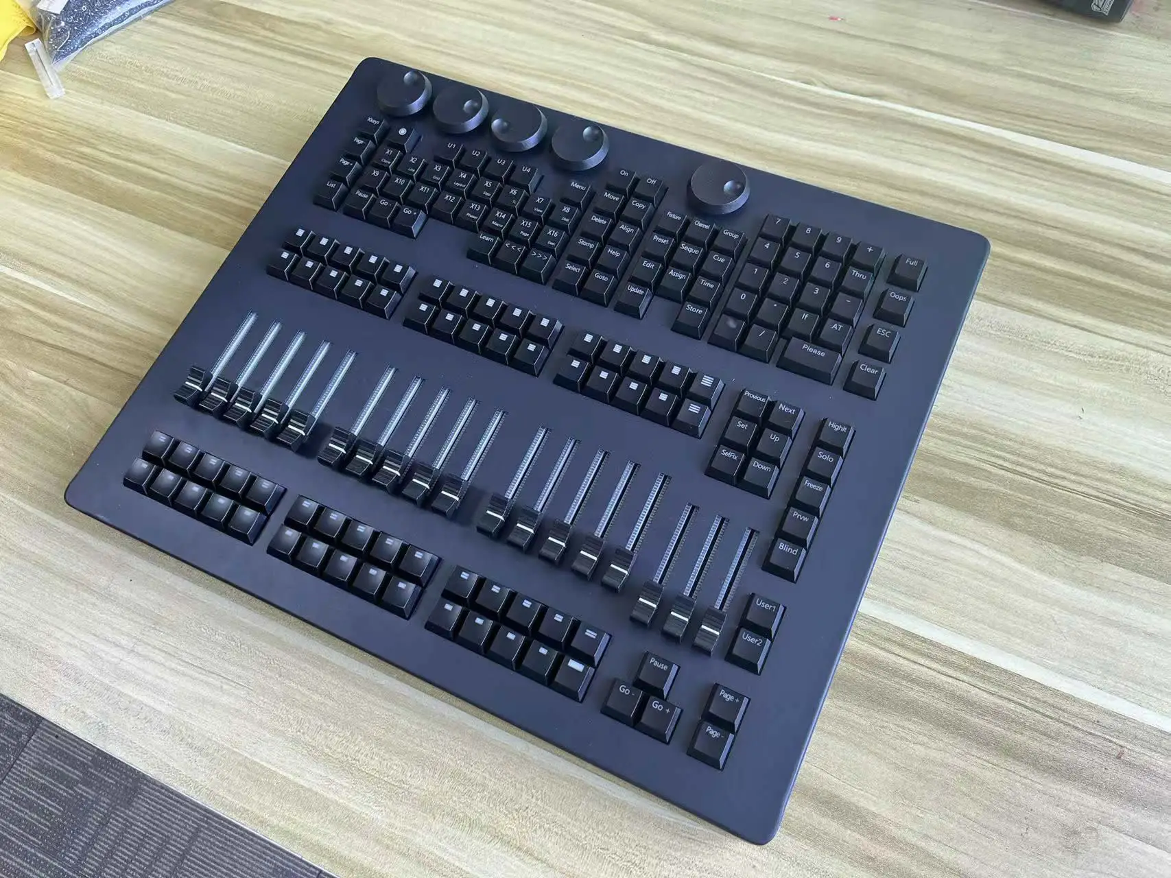 MIDI OSC High - Tech Console:MIDI 154 Interactive Buttons, 18 Dynamic Faders, 5 Rotational Knobs