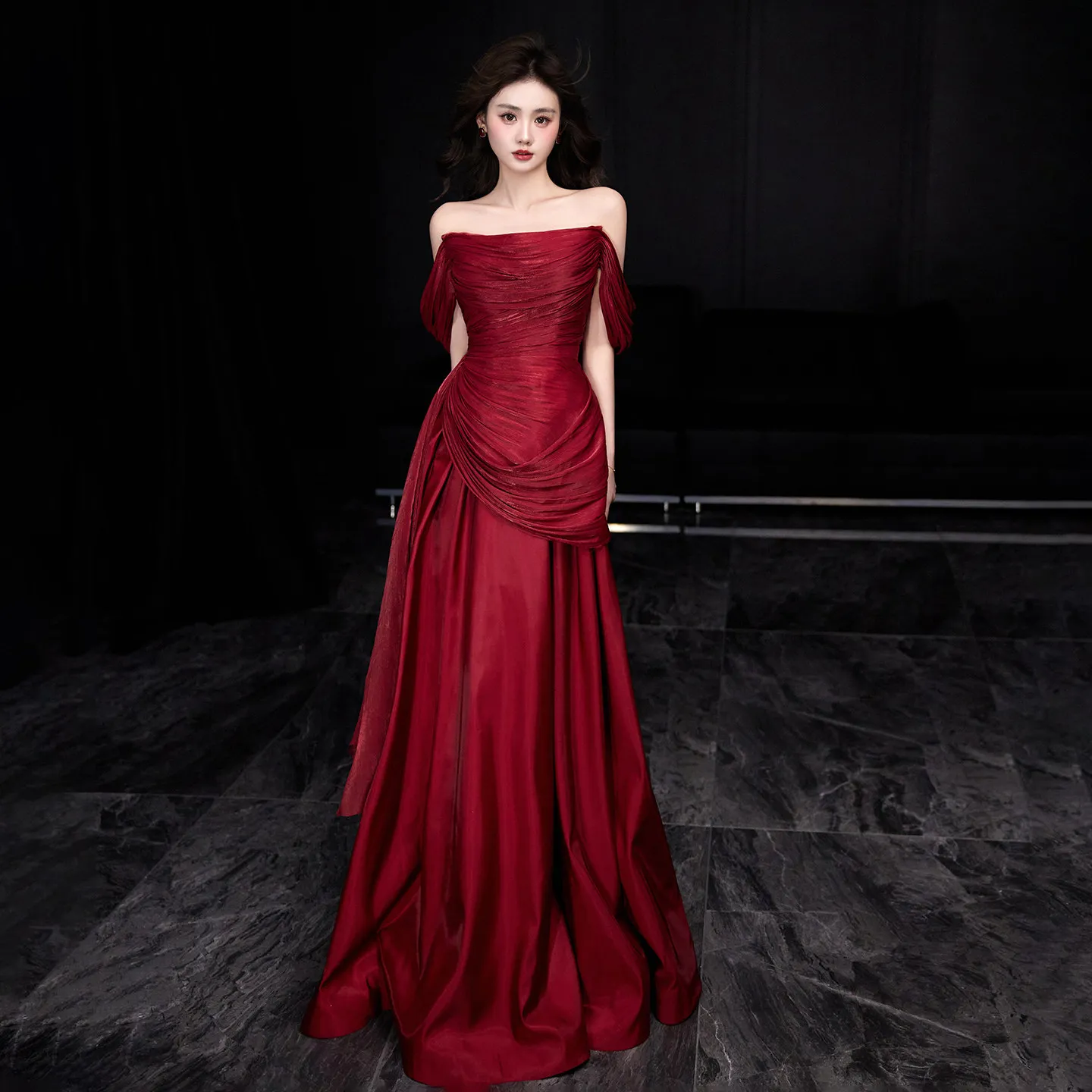 yiiya-–-robe-de-soiree-personnalisee-rouge-vin-plissee-epaules-denudees-a-lacets-coupe-trapeze-grande-taille-robe-de-soiree-formelle-pour-femme-nouvelle-collection-260076