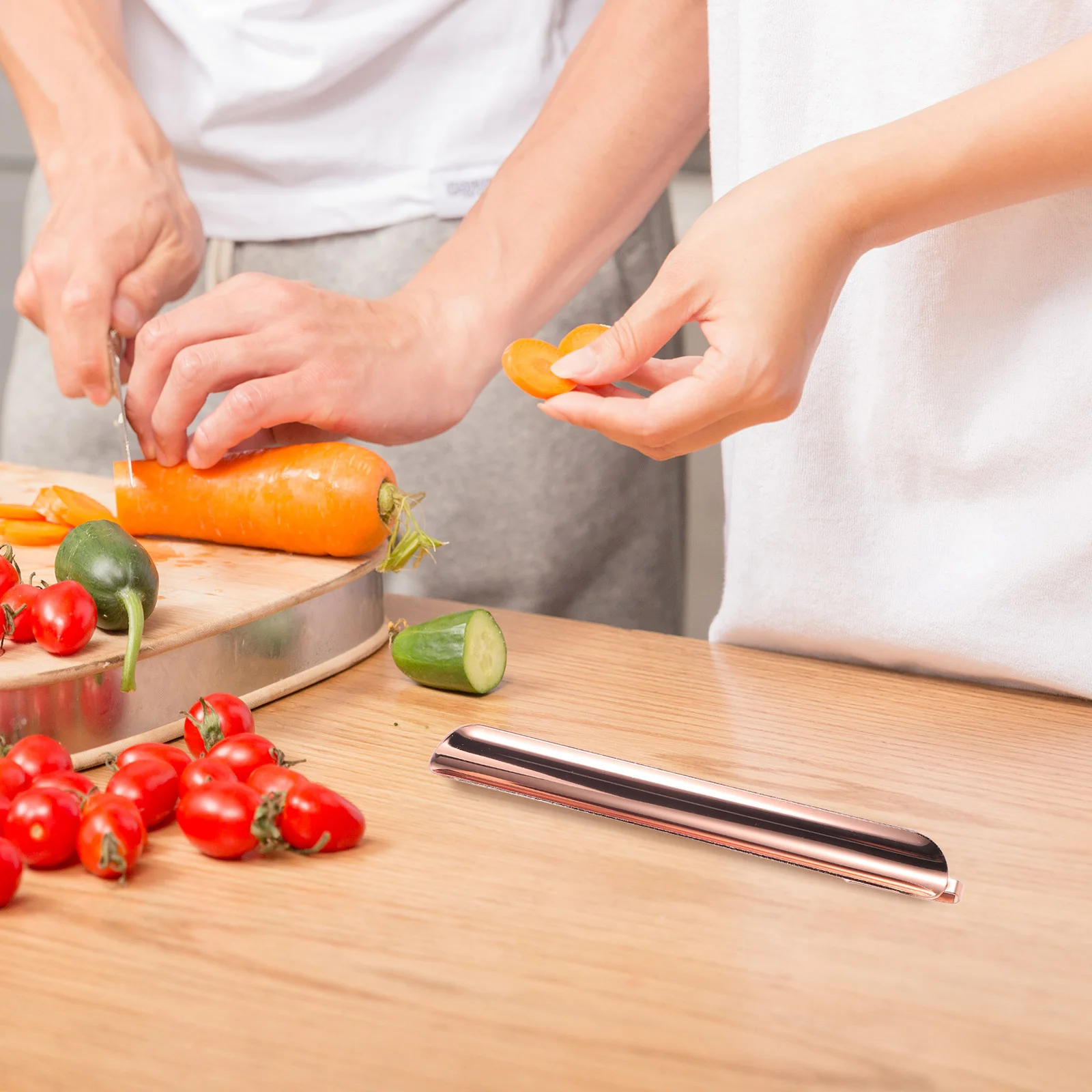 

Ergonomic Stainless Steel Table Scraper Professional Crumb Sweeper for Dining Tables Manual Kitchen Cleaner Tool for Servers and