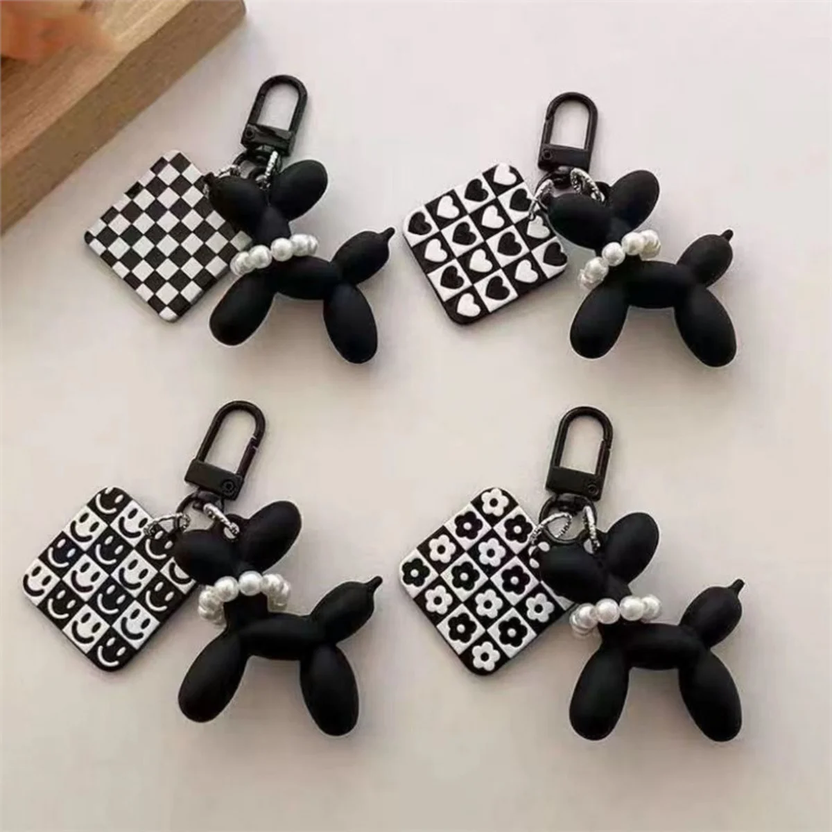 Cool Acrylic Cartoon Balloon Dog Keychains Black Color Heart Flower Pendant Phone Chain Key Buckle Accessories Bag Pendant Toys