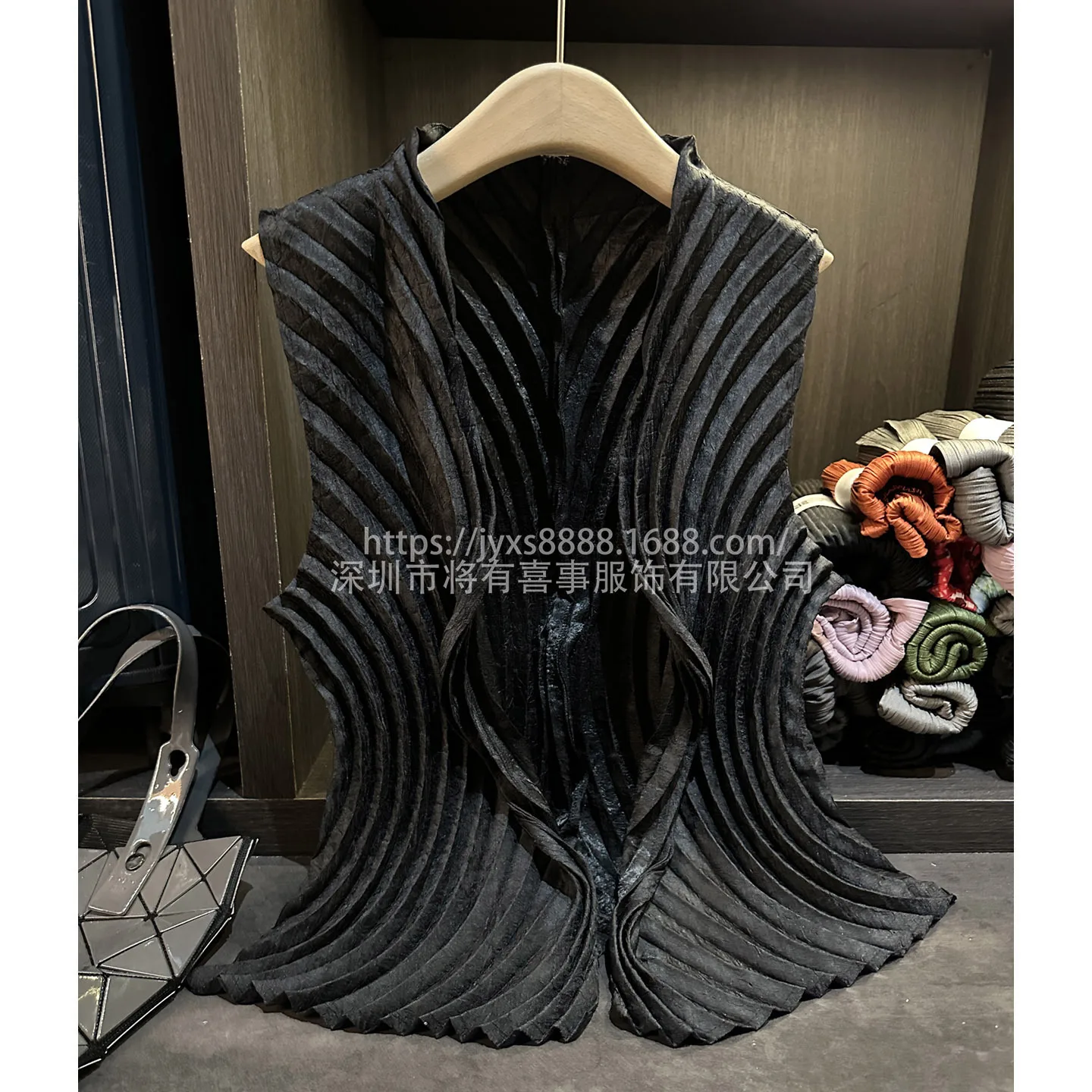 Miyake Folds 2025 primavera y otoño nuevo cárdigan de Color sólido arrugado, estilo de chaleco, abrigo de gran tamaño para ir al trabajo suelto y versátil