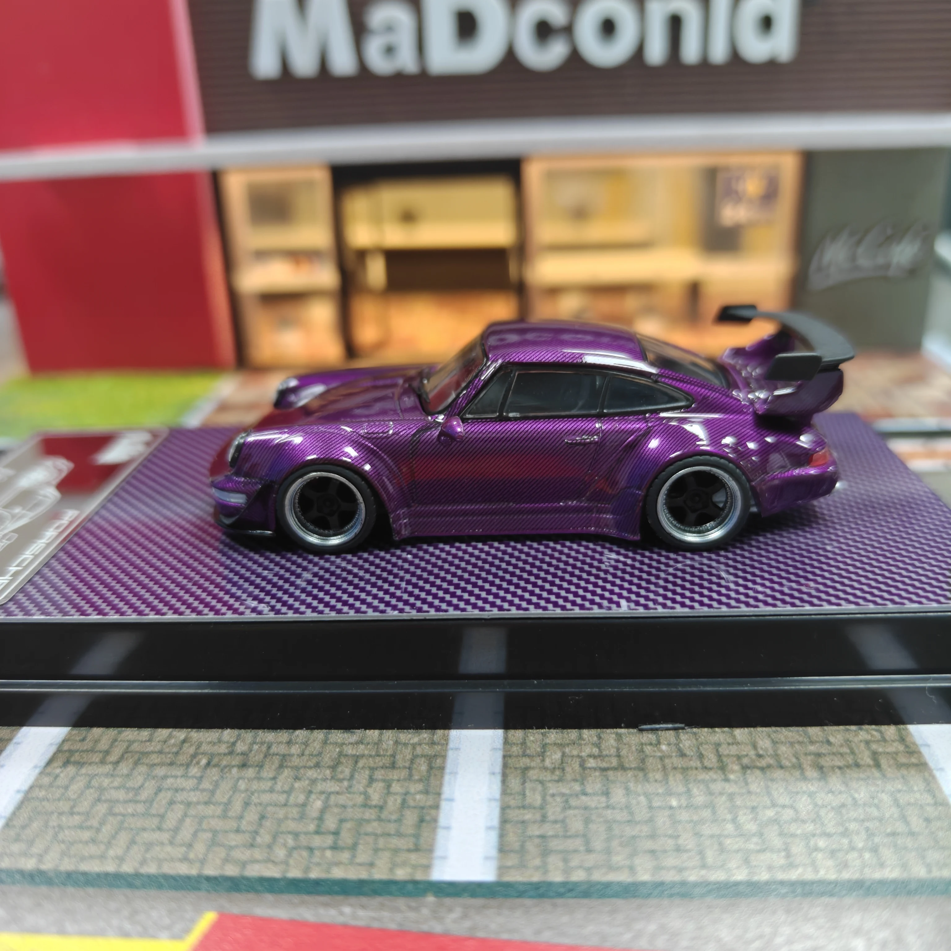 รถโมเดลเหล็กหล่อ Flame 1:64 RWB 993 รุ่น Wide-body Modified สีม่วง