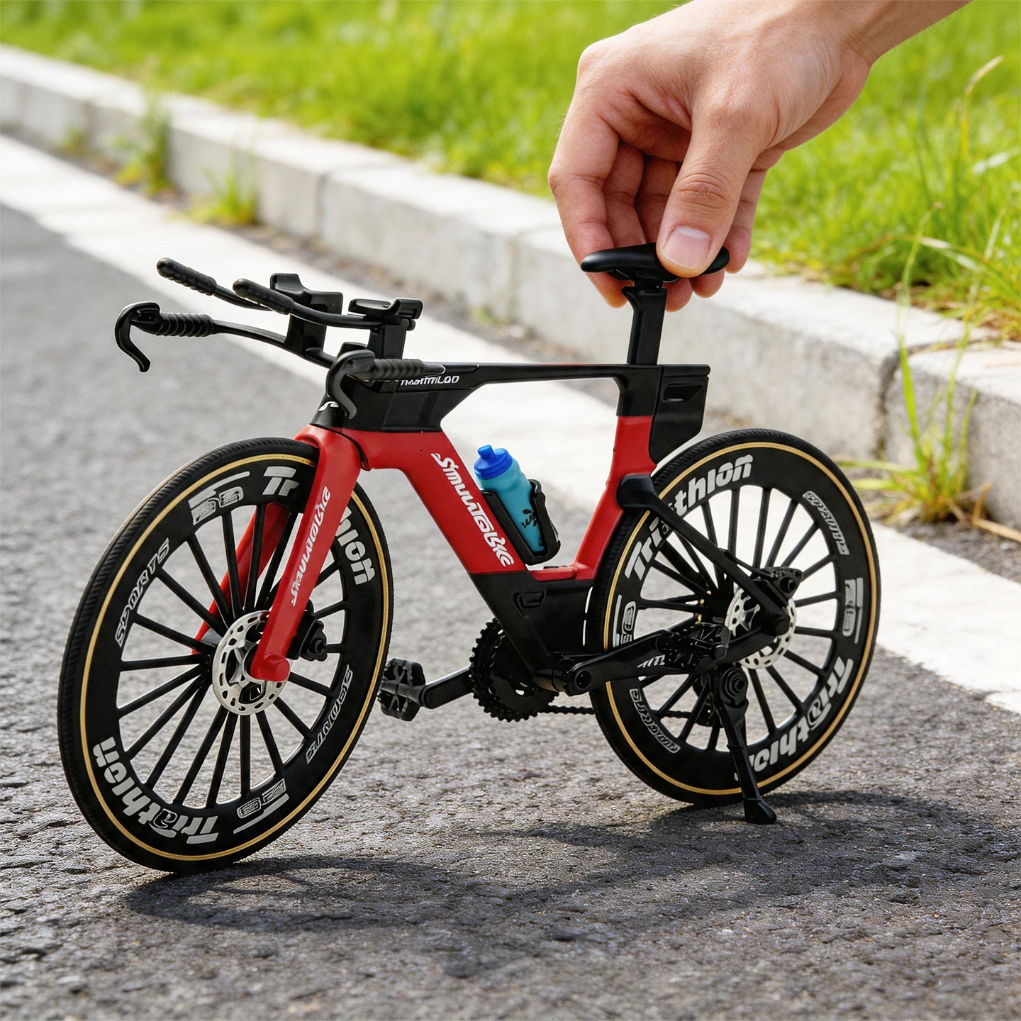 Realistic 1:8 Triathlon Time Trial TT Road Bike Alloy Miniature Diecast Bicycle Model, Collectible Desktop Decoration Gift for B