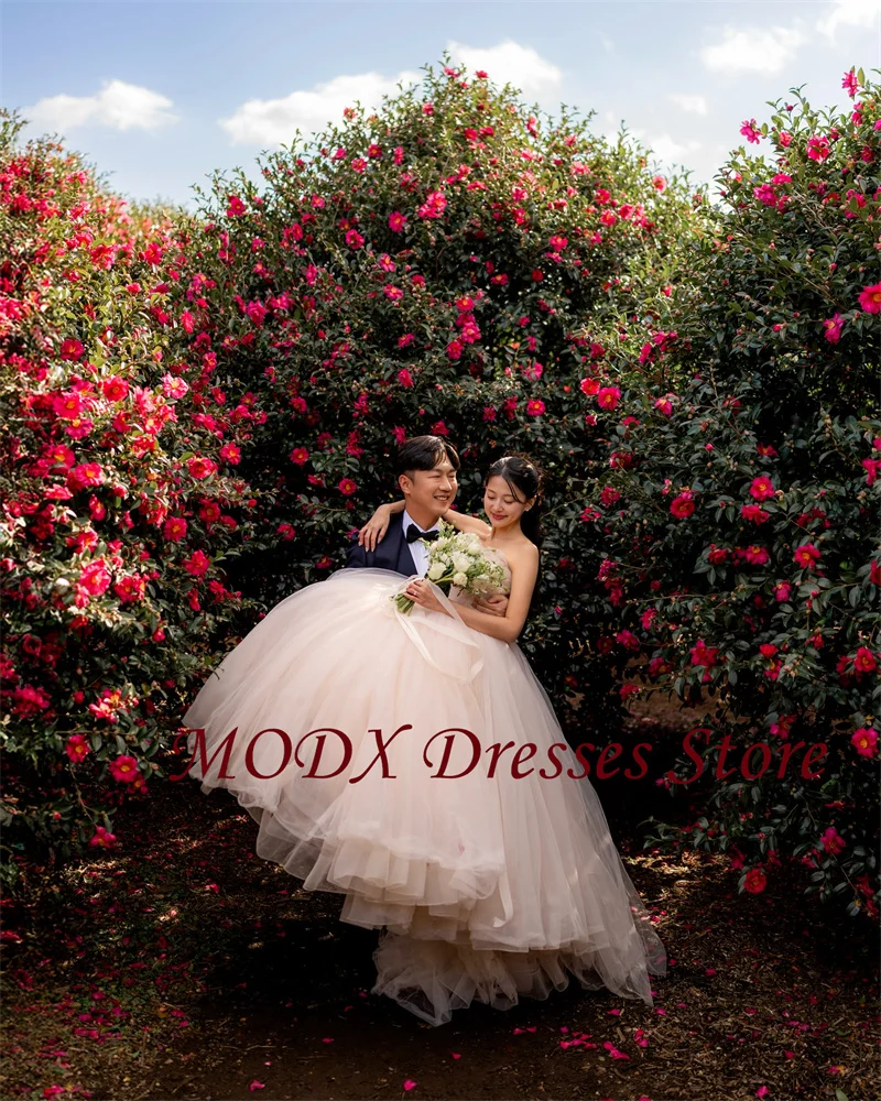 MODX プリンセスソフトチュール A ラインのウェディングドレス写真撮影ストラップレスフロアレングスブライダルドレスコルセットバック 웨딩드레스カスタマイズ