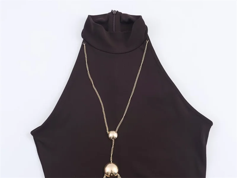 Vestido de mujer 2025 invierno nuevo estilo marrón oscuro sin mangas cuello halter vestido midi con detalle de cadena elegante y elegante