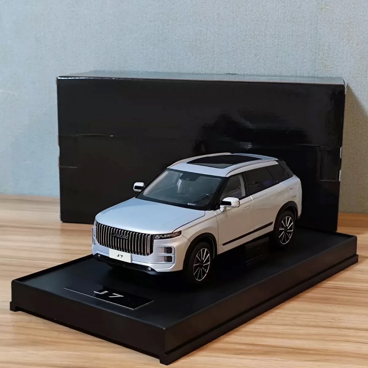 

Jaecoo J7,Alloy Miniatures,Metal Die-cast Desktop Ornaments,Car Model,Adult Gift,Collection Display,Silver Grey,1: 18