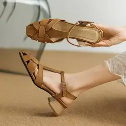 Nowe sandały damskie na grubym obcasie Skórzane buty damskie na wysokim obcasie Retro Weave Hollow Pumps Brytyjski styl Buty damskie Lato 2024