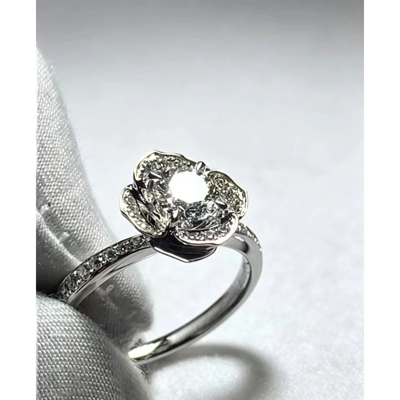 Luxurious Rose Flower Moissanite Ring 925 Silver Wedding Band Versatile Ladies Jewelry Accessory