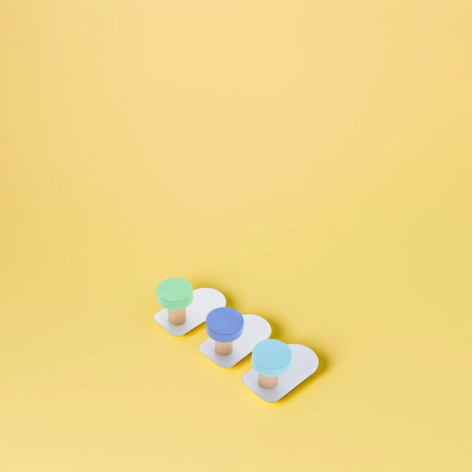 

5pcs Macaron Hooks Adhesive Kids Clothes Hats Bags Towels Strong Loadbearing Nodrill Creative