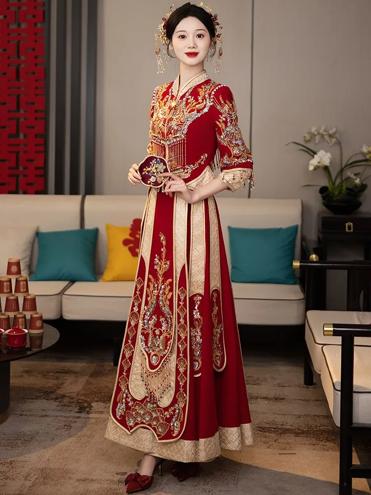 New wedding gowns couple toasting heavy industry Chinese-style dresses