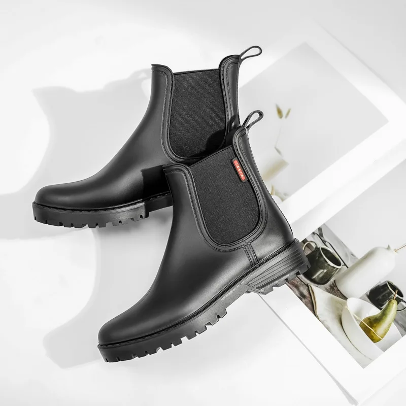 Botas de chuva Chelsea impermeáveis para mulheres, sapatilhas de borracha para senhoras, galochas antiderrapantes, sapatos chuvosos pull-on, 2024