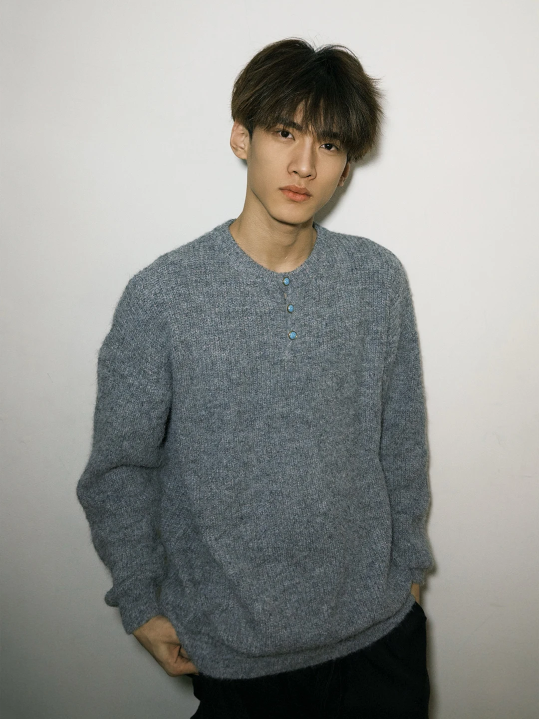 

Мужской зимний мягкий уютный свитер с воротником хенли, бирюзовый, Cleanfit, базовый слой, вязаный, свободный крой, с длинными рукавами, теплый, утепленный