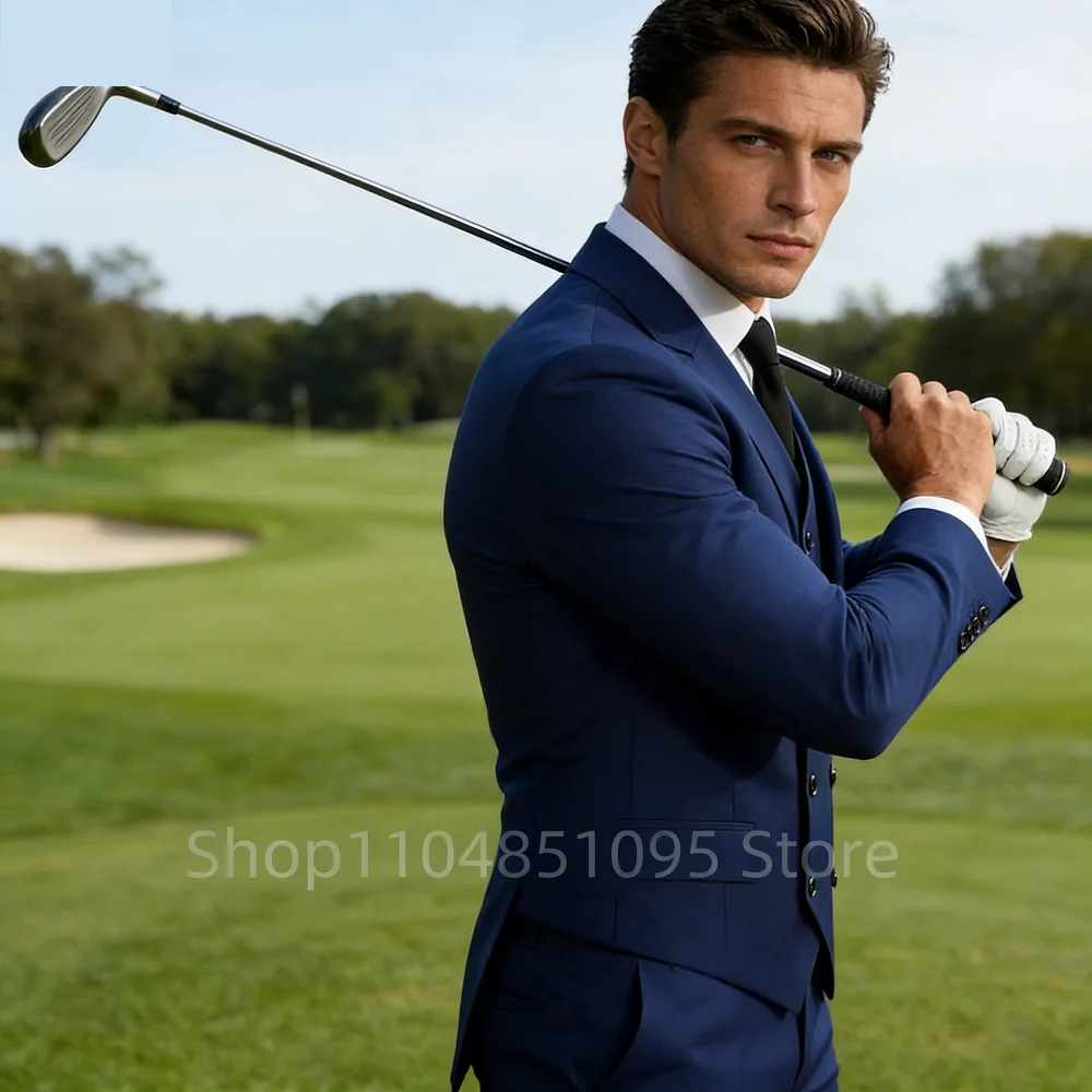 

Элегантный зеленый свадебный костюм-тройка для мужчин: пиджак, жилет и брюки. Облегающий крой, пик-лапель. Идеально для жениха и шафера. Мужской смокинг.