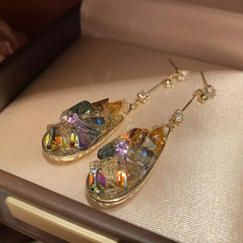 Elegant Teardrop Cluster Earrings Female Shining Iridescent Crystal Statement Earrings Gold Tone Formal Jewelry