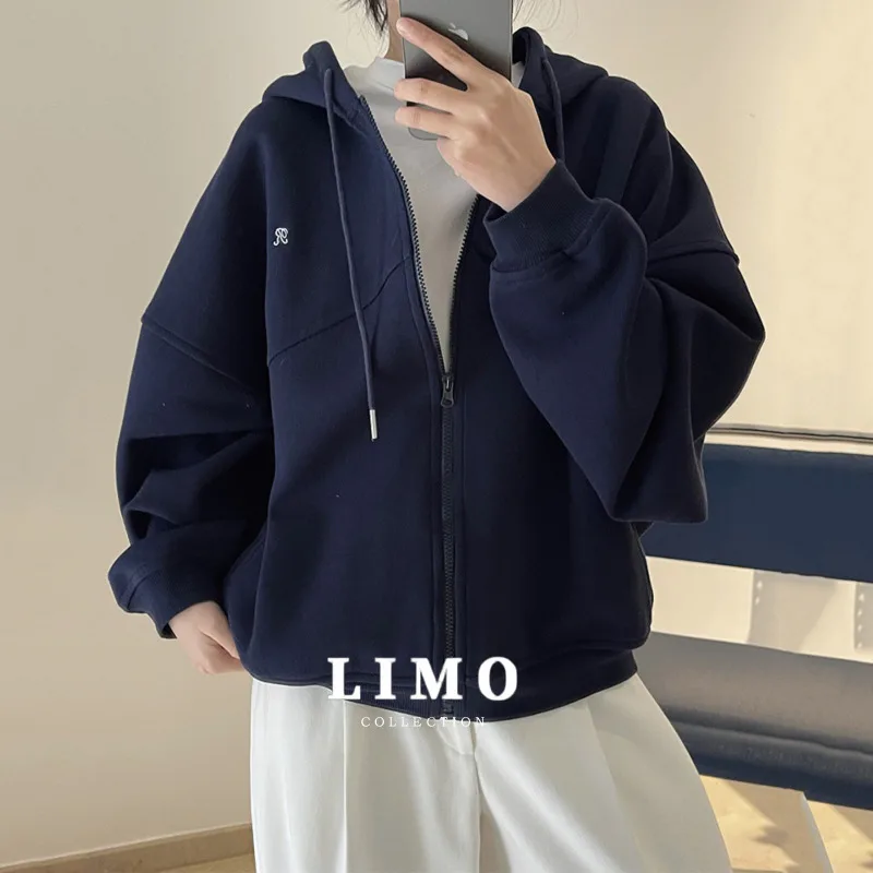

LIMO 2025 новая женская флисовая толстовка с капюшоном, повседневная спортивная одежда, укороченная куртка с вышивкой и надписью, верхняя одежда из хлопка, синели и полиэстера