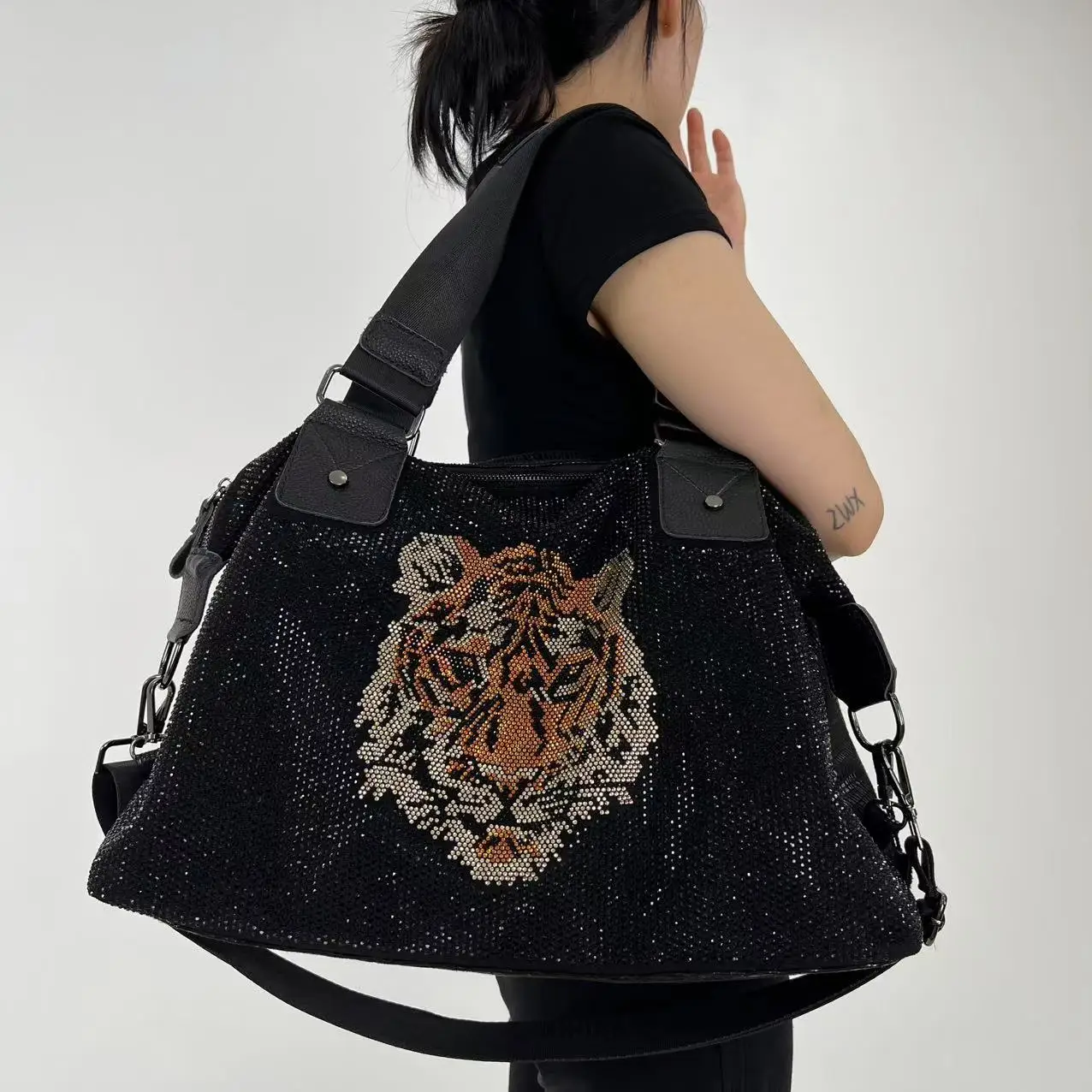 

Женская мода с бриллиантами, персонализированная сумка, большая вместительная сумка на плечо в стиле ретро, темпераментная трендовая сумка