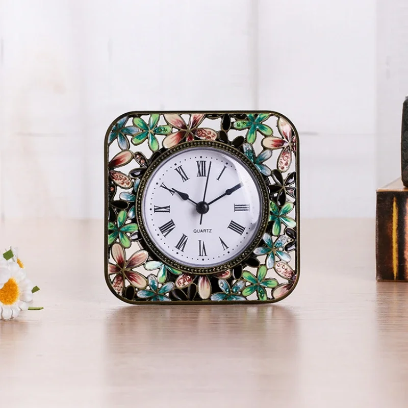 Vintage Silent Mini Decorative Table Clock With Floral Accent - Suitable For Shelf, Bedroom Bedside, Desk | Ideal Gift Clock
