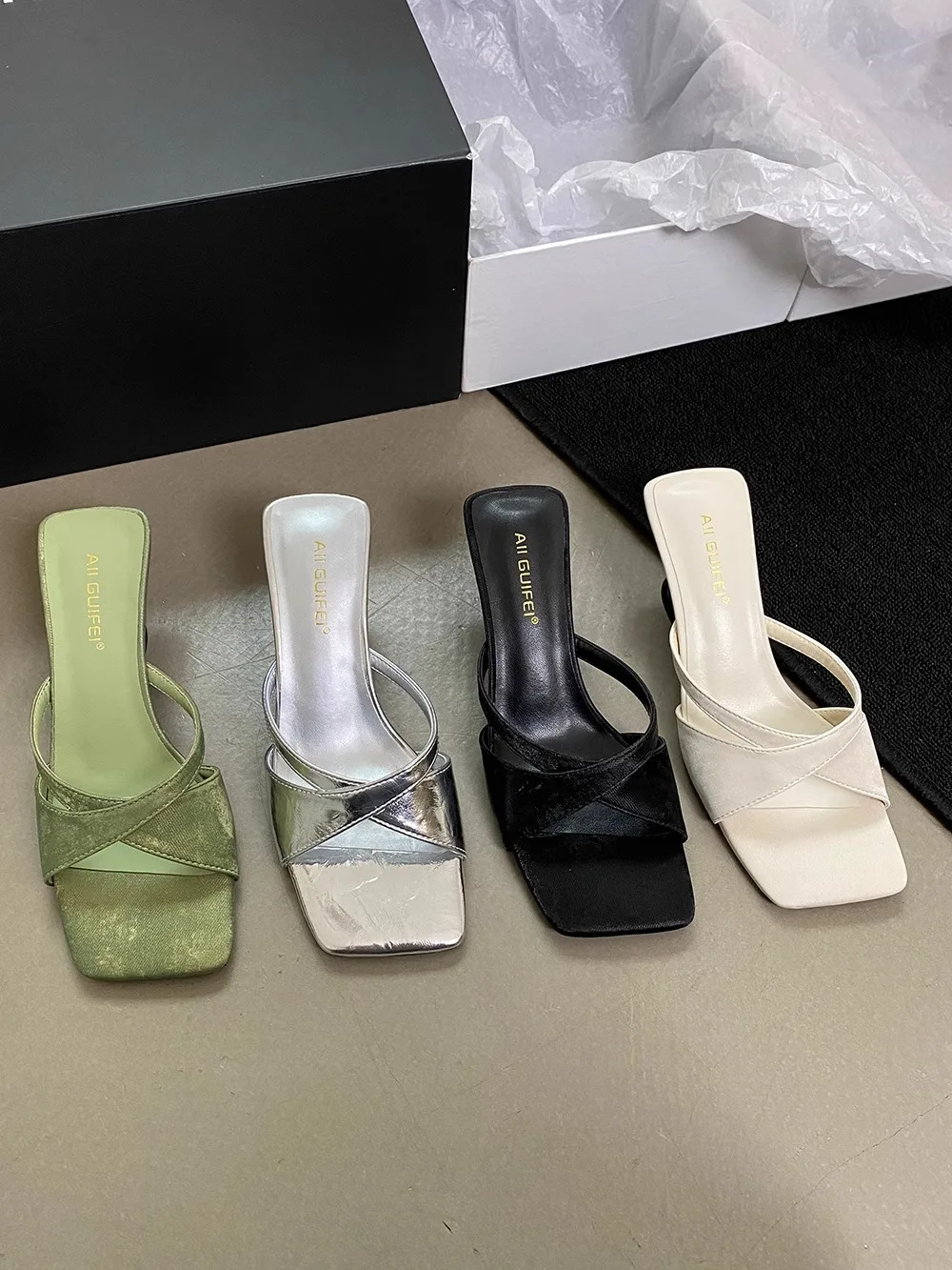 Women's sandals silver low-heeled slippers for women versatile thin strap suitable for wearing outside Women's Shoes Square head