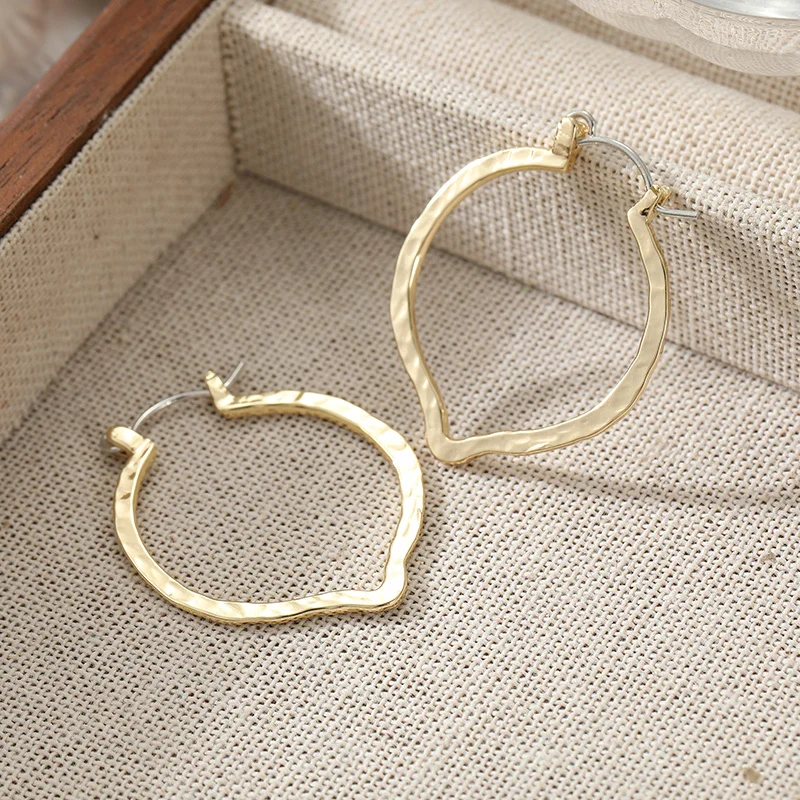 Women's Water Droplet Golden Plated Hoop Earrings Hammer Pattern Minimalist Design Earrings Temperament Jewelry Accessory