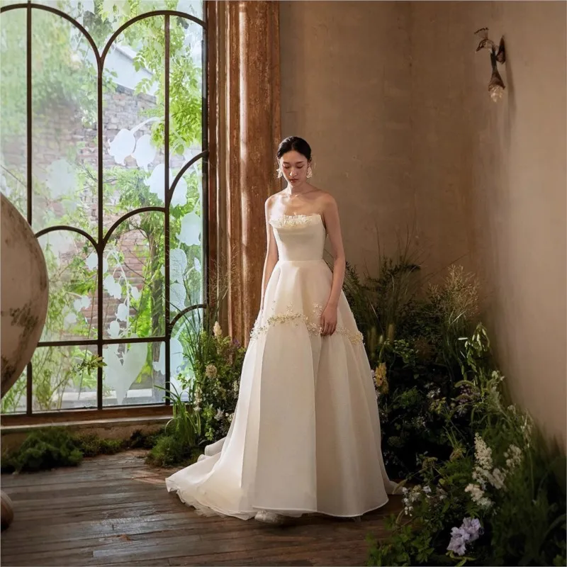 

A new light luxury adult dress with niche design for travel photography