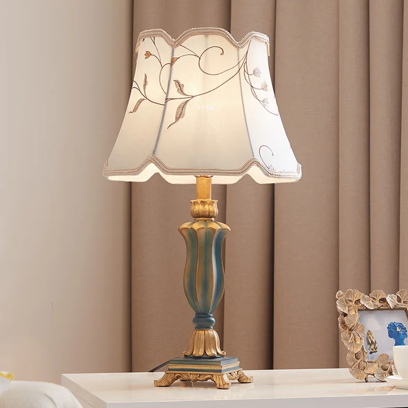 

European style living room lamp, luxurious retro American classical high-end warm and romantic wedding bedroom bedside lamp