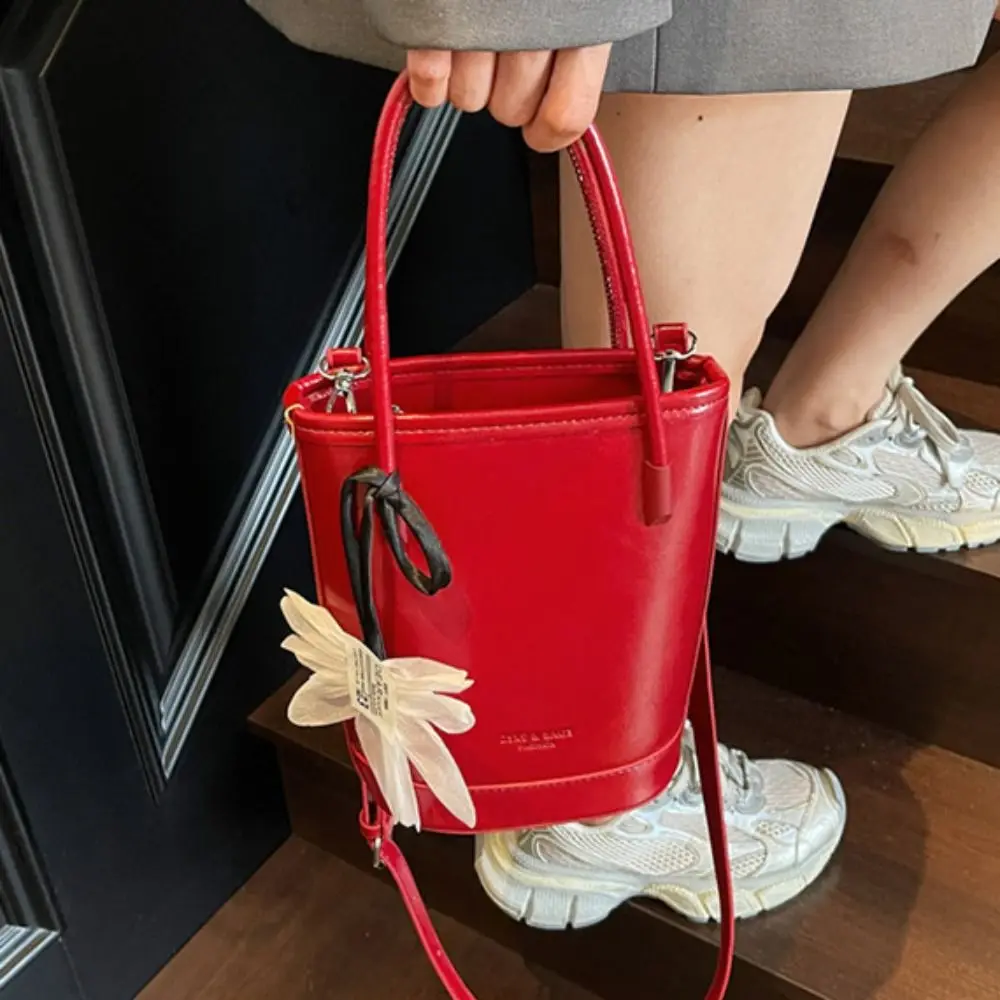 

Милая сумка-ведро из искусственной кожи с цветком, элегантная женская сумка с подвеской, однотонная, большая вместительная сумка через плечо для девочек