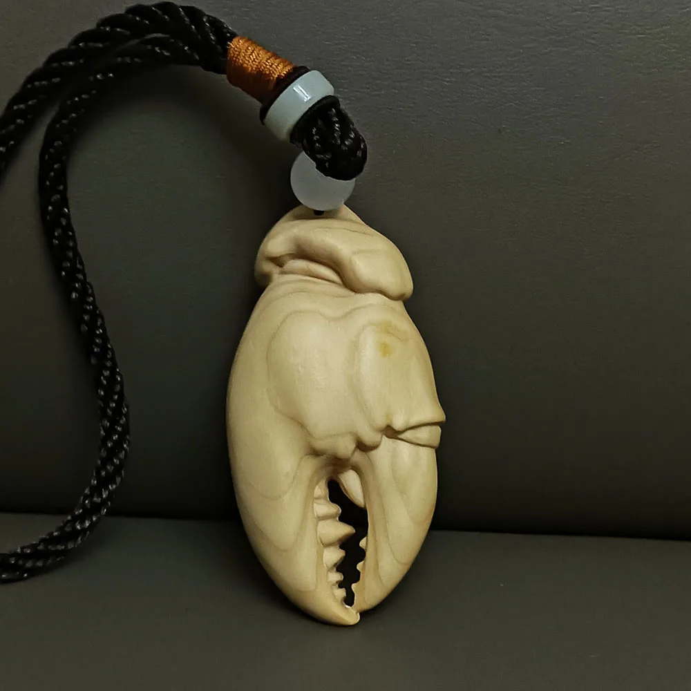

JW36 - SALE 7CM Tall Crab Claw Boxwood Sculpture Animal Figurine Mini Statue Car Bag Pendant Hanging Lucky Netsuke