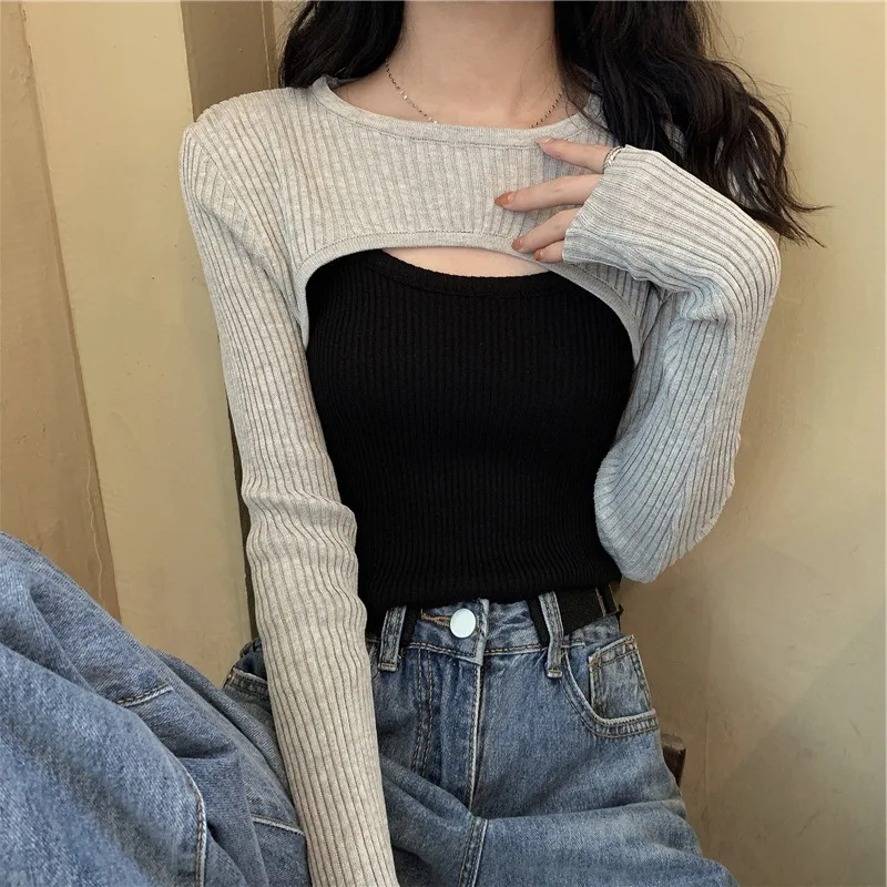 2024 Long Sleeved New Sunscreen Cover Up Thin T-shirt for Women with A Sense of Design Niche Short White Top Instagram Trend