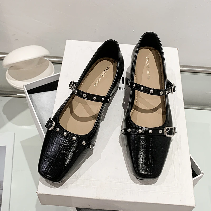 

Retro Studded Mary Jane Shoes with Straight Strap 2026 Comfortable Chunky Low-Cut Heels, Versatile for Commuting