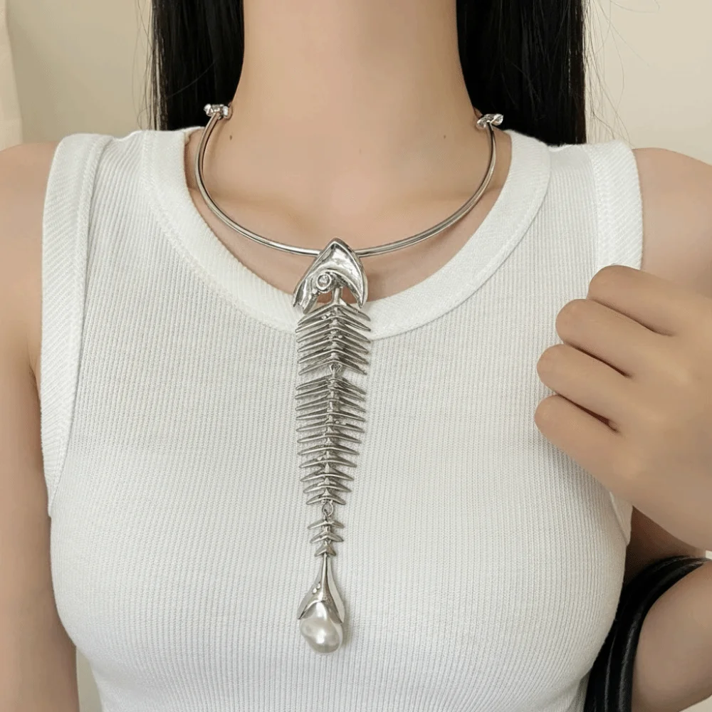 Novelty Design Big Fish Bone Pendant Choker Necklace Rhinestone Alloy Fashion Exaggerated Necklace Exquisite Elegant
