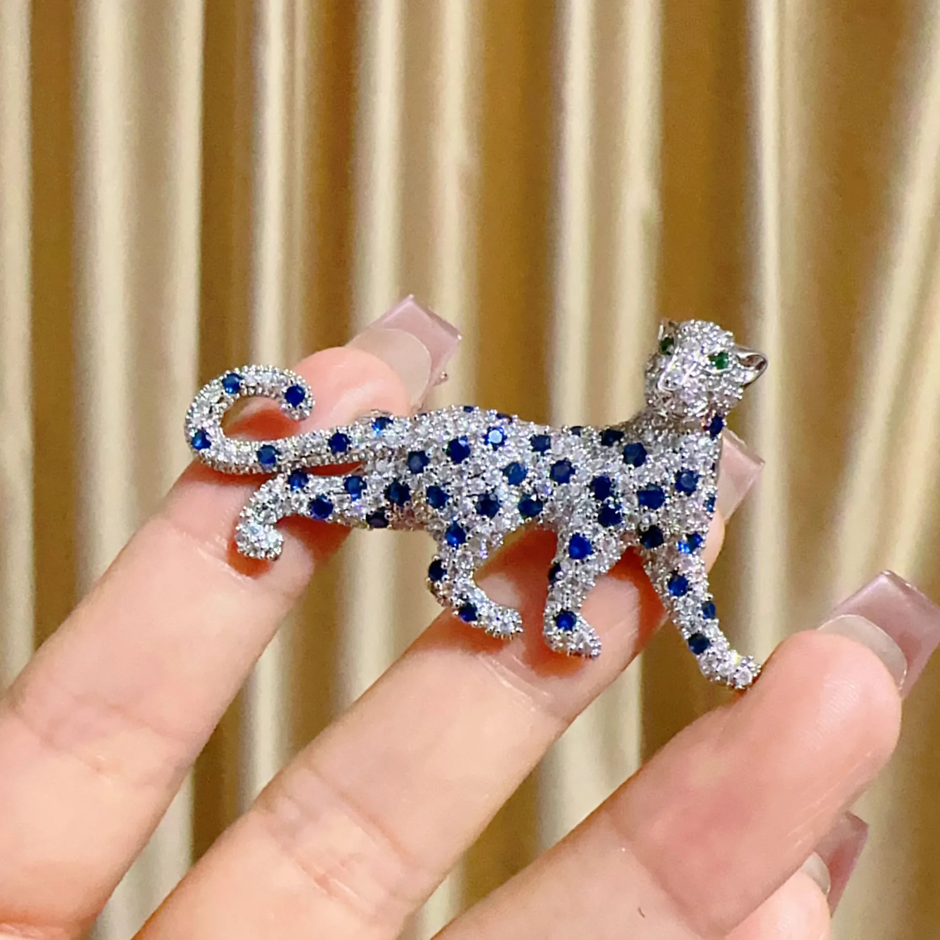 European Fashion Personality Animal Leopard Brooches for Men Retro Luxury Micro Zircon Corsage Coat Exquisite Accessories Pin