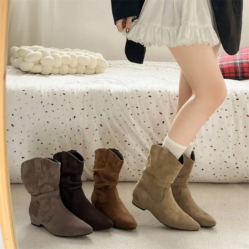 Fall/Winter pointed-toe pleated ankle boots for women. Fashionable square heel retro minimalist Chelsea boots. Short boots.