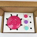 caja roja con 3