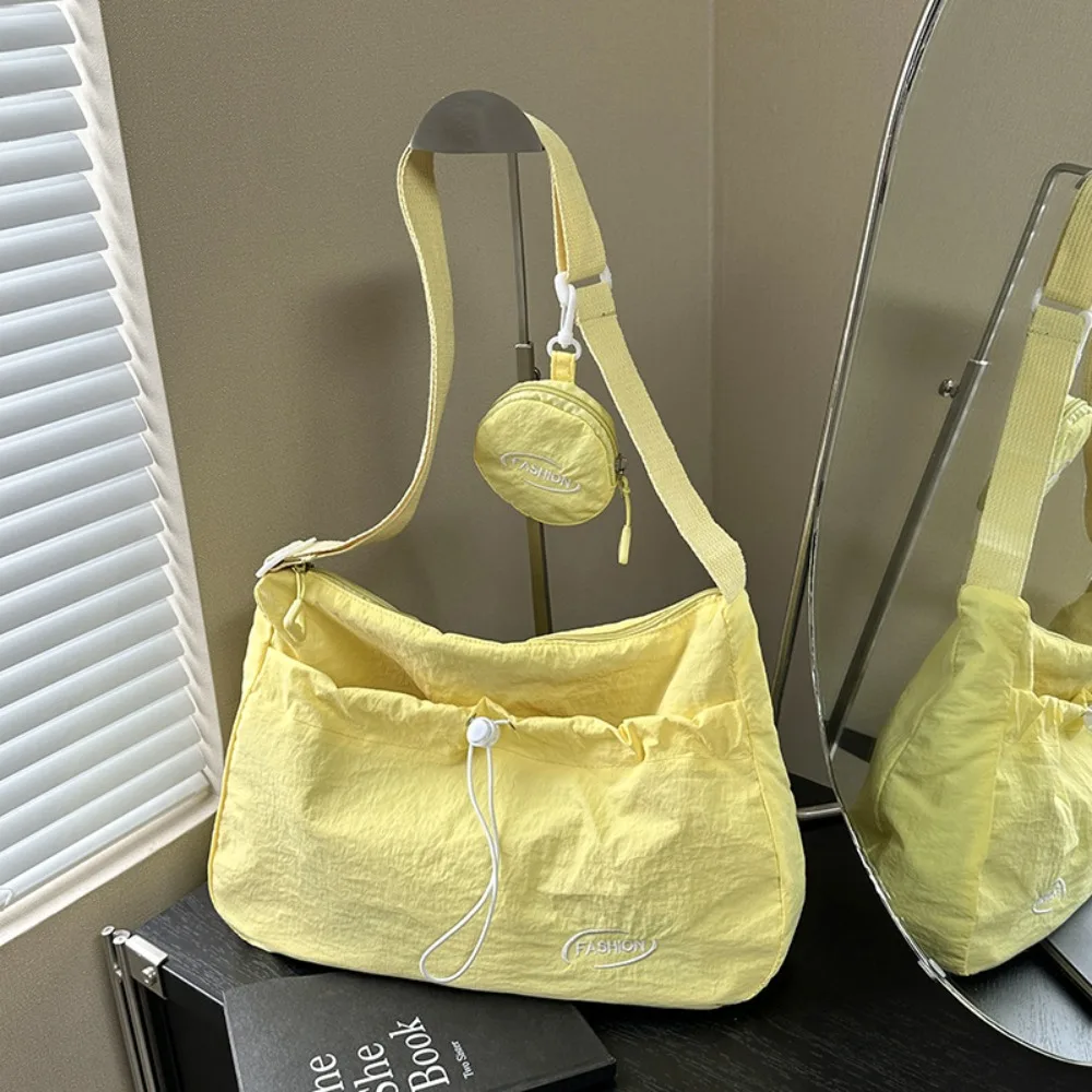 

Fashion Casual Nylon Shoulder Bag Large Capacity Zipper Drawstring Crossbody Bag Leightweight Designer Commuting Bag Teenagers