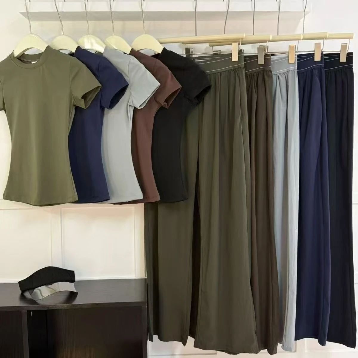 Designer Women Summer 2 Piece Yoga Set Quick Dry Short Sleeve Top High Waist Wide Leg Pants Athleisure Sports Outfit