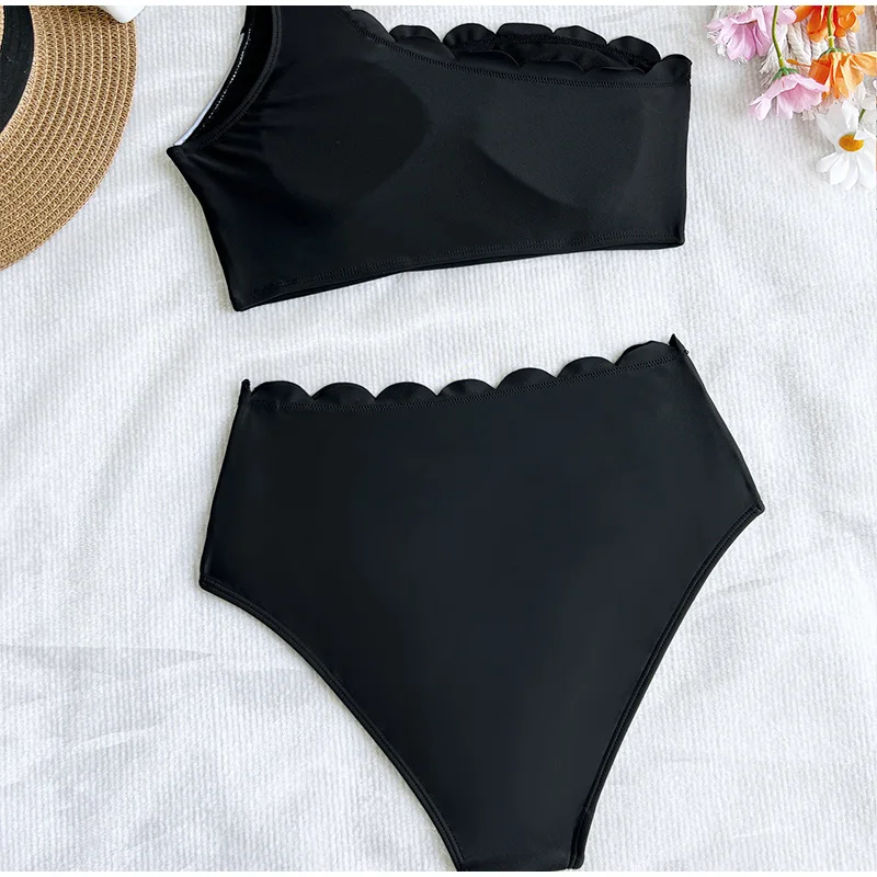 Bikini Sexy de retazos en blanco y negro para mujer, traje de baño con volantes y un hombro con realce de cintura alta, traje de baño para vacaciones