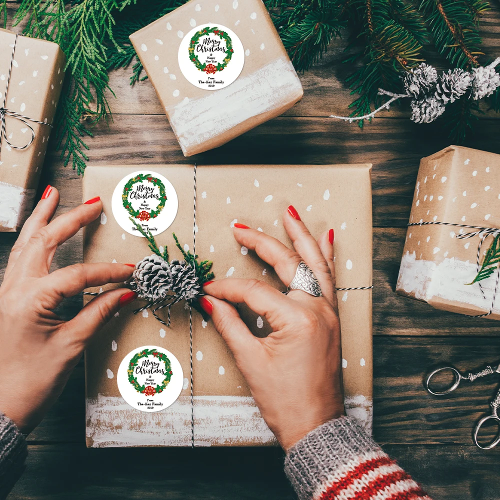 Maßgeschneiderte Weihnachtskranzmuster. Aufkleber für Party-Weinflaschen, Schokoladenaufkleber und Aufkleber für die Gedenkgeschenkdekoration