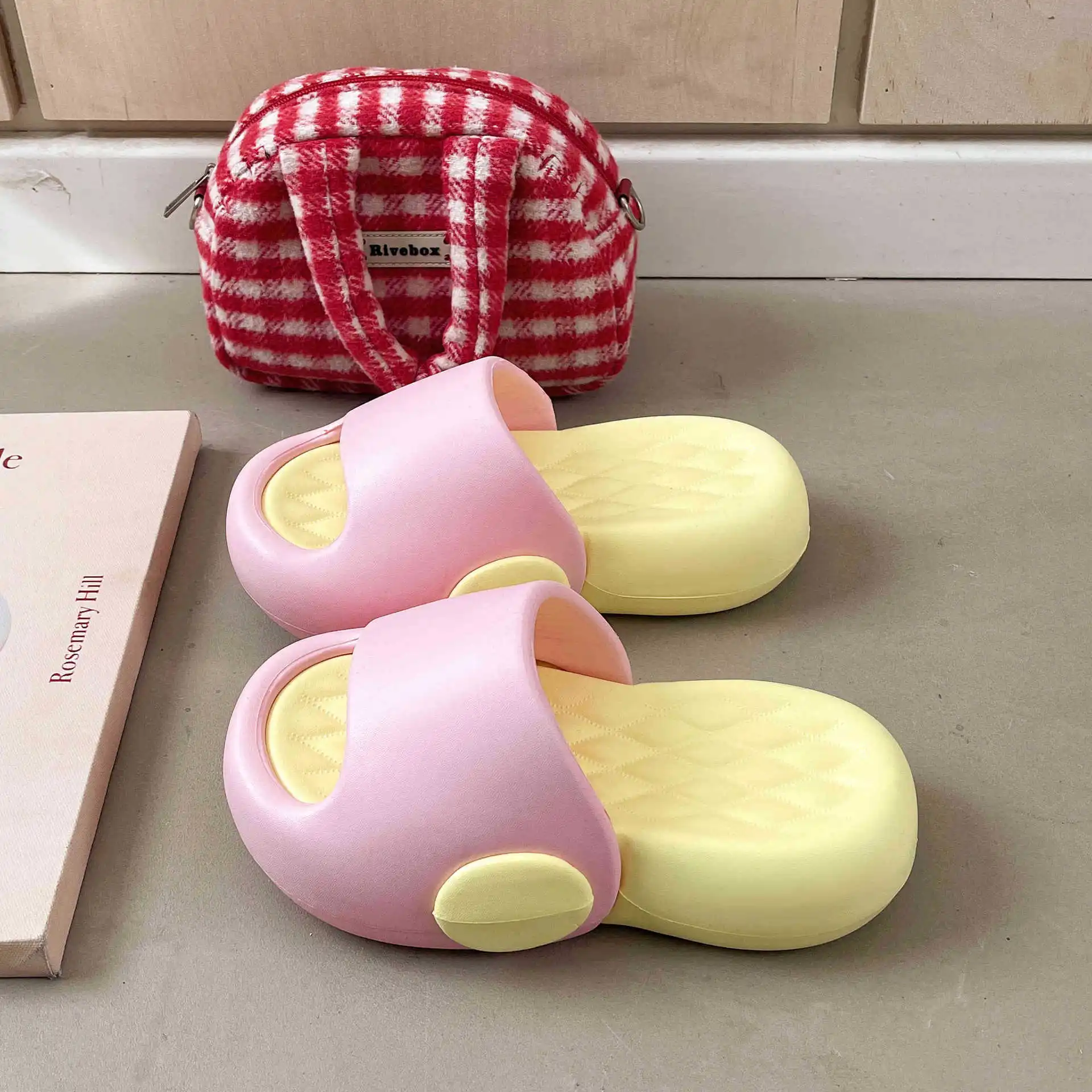 

Cartoon kitten platform slippers women's summer wear non-slip cute one-word drag comfortable home sandals