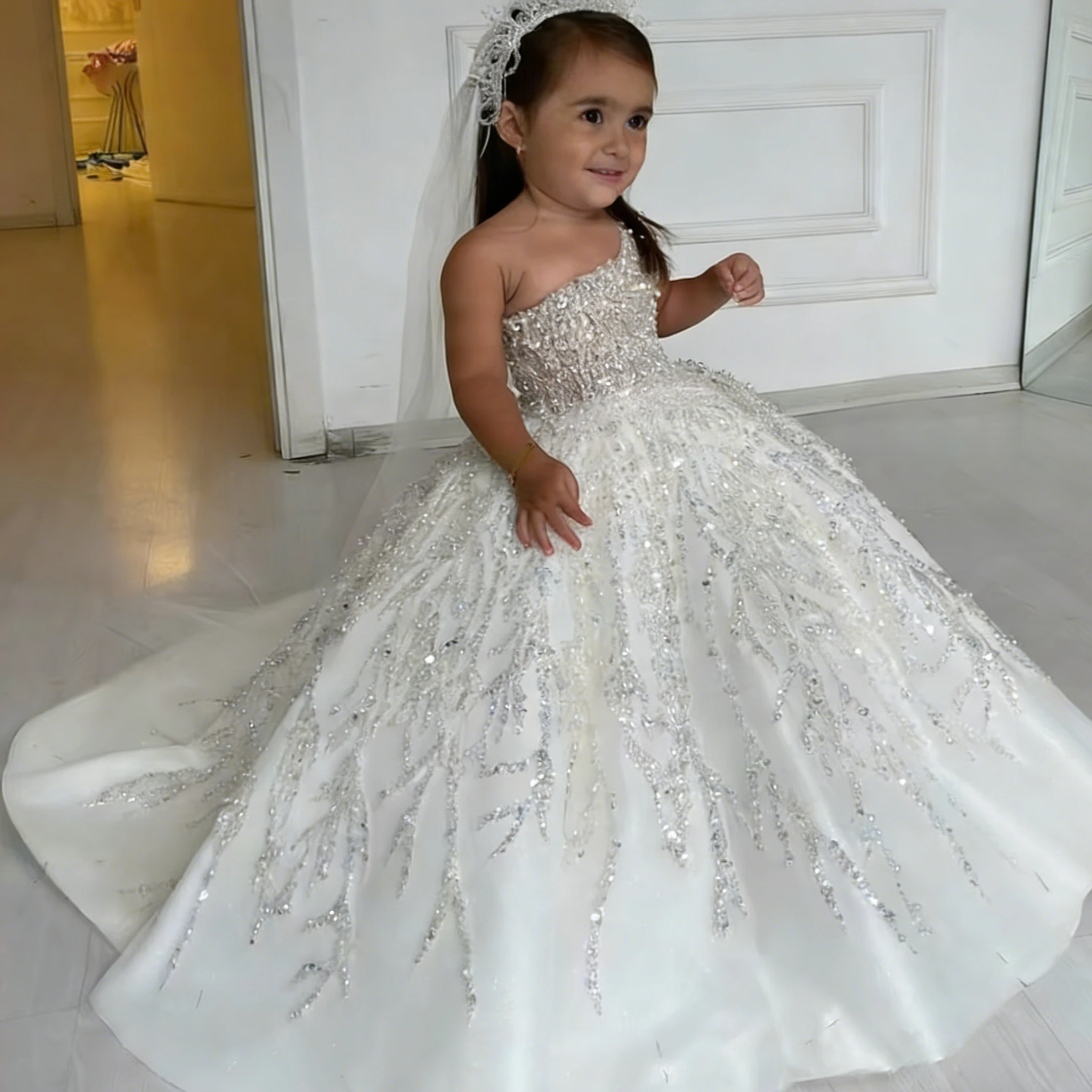 カスタマイズされたフラワーガールドレス結婚式用グリッタービーズノースリーブフロアレングスエレガントな子供の誕生日初聖体拝領ドレス