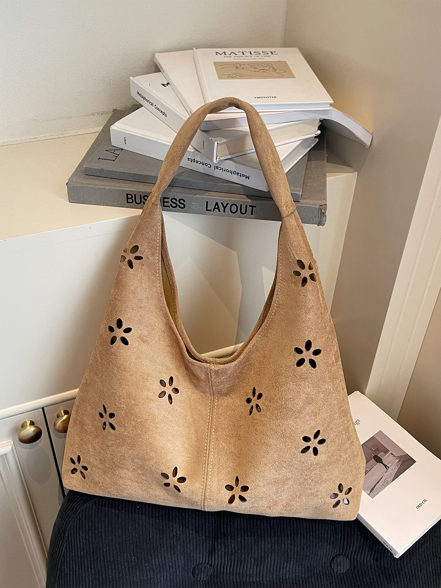 

Retro Faux Suede One Shoulder Bags Fashion Hollow Out Tote Bag Autumn Winter Women's Korean Simple Large Capacity Handbags