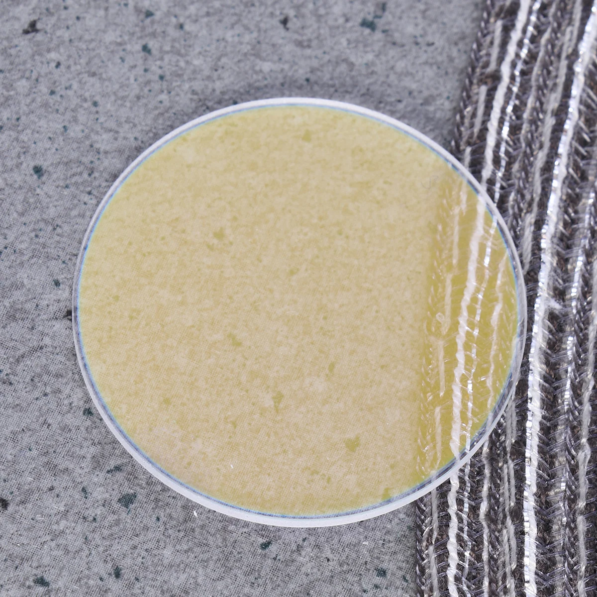 

Laser Protective Optical Glass Lens Double Side Coated High Temperature Resistance Low Residual Reflection for Welding Equipment