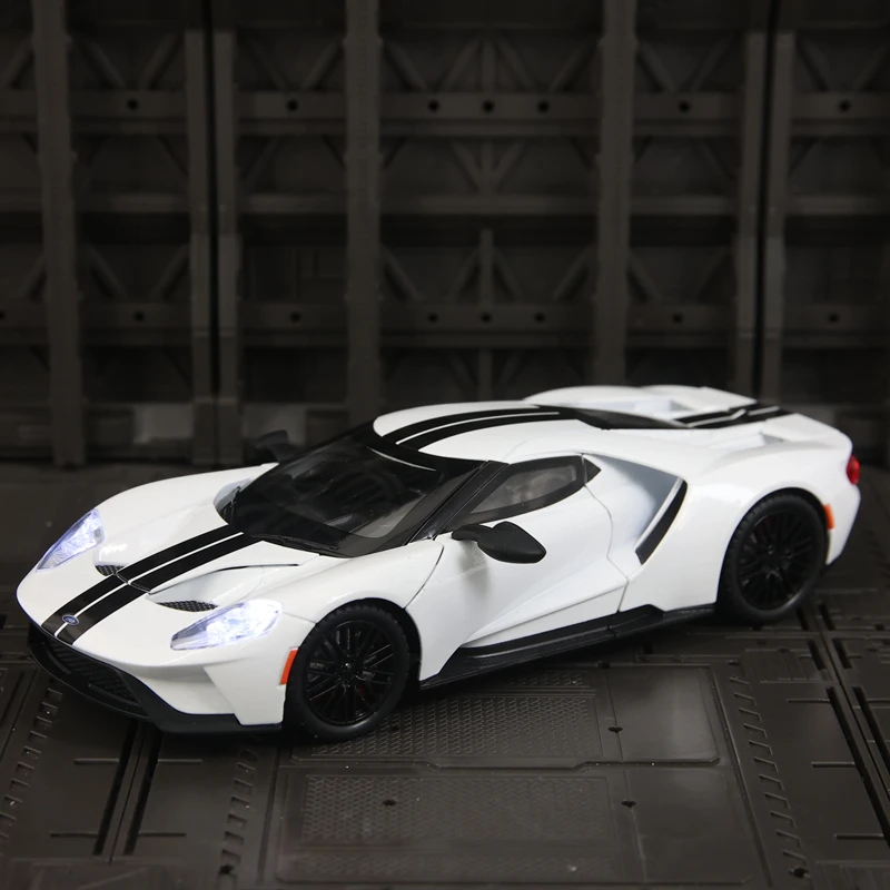 Simulación 1:24, modelo de supercoche de aleación Ford GT, puertas y capó de motor, el maletero se puede abrir, piezas de columpio de retorno de luz y sonido