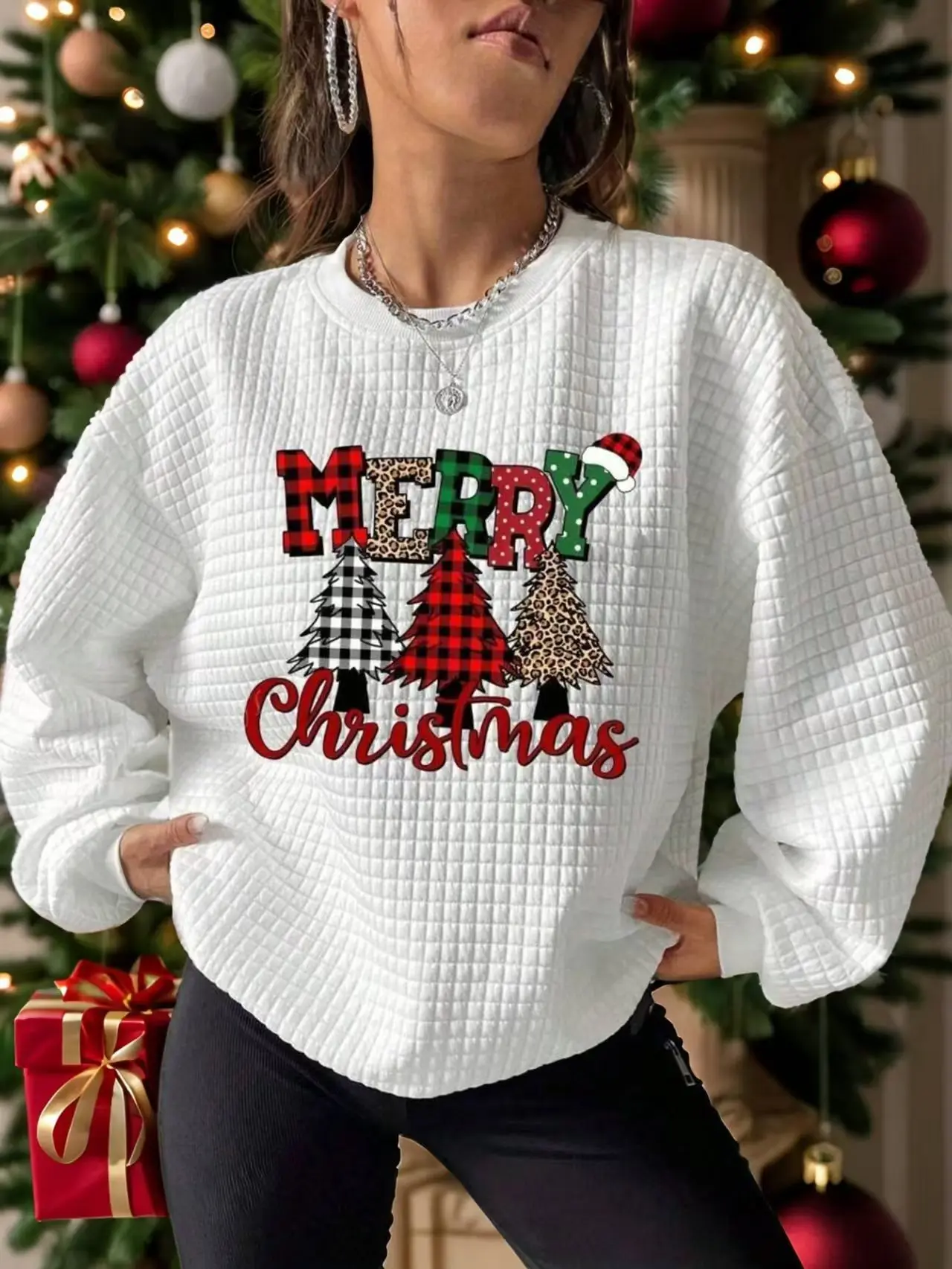 

Plus Size Merry Christmas Graphic Sweatshirt Perfect for Festive Occasions with Chic Design